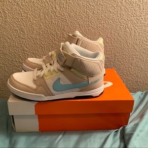 Nike Air Mogan Mid 2